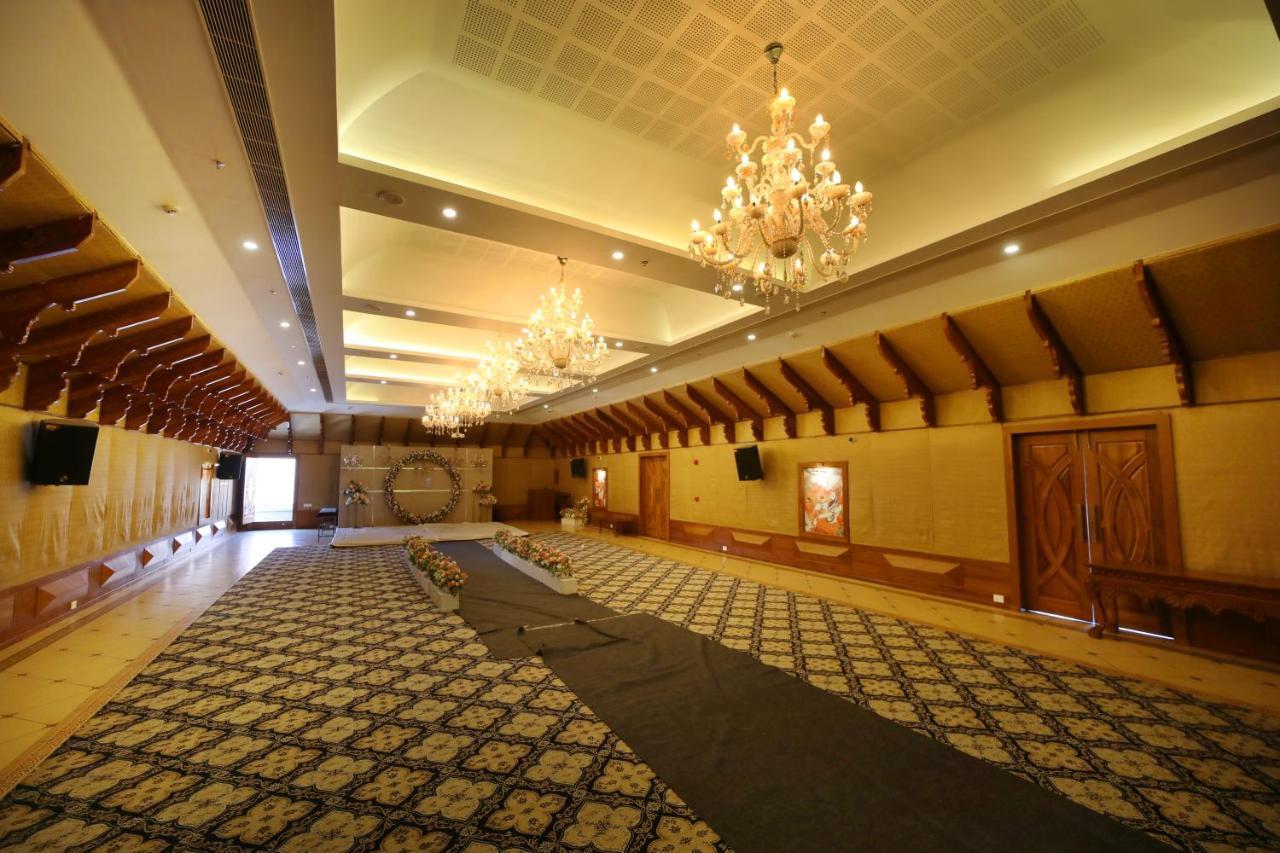Gokulam Grand Resort & Spa, Kumarakom Luaran gambar